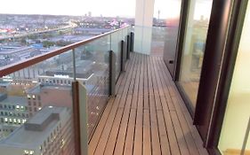 Triiiple Suites Level 21 Mit Balkon Und Tiefgarage